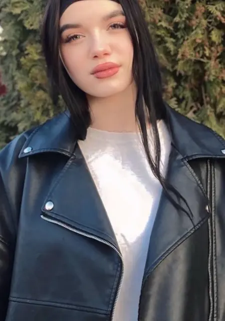 Я Катя, 24, из Гомеля, ищу знакомство для приятного времяпровождения