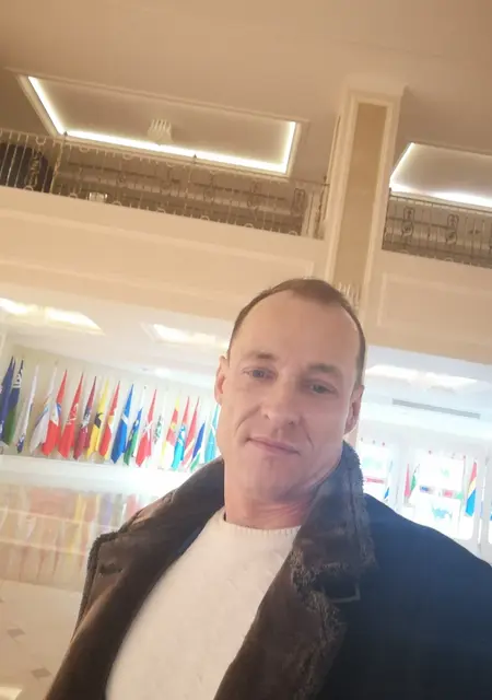 Я Артём, 45 років з Антрацита, шукаю знайомство для спілкування