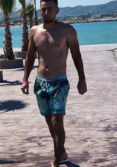 Я Александр, 27 років, знайомлюсь без зобов'язань у Криничках