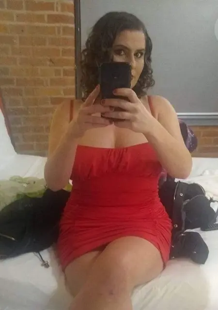 I'm Katie, 35 from London, seeking connections