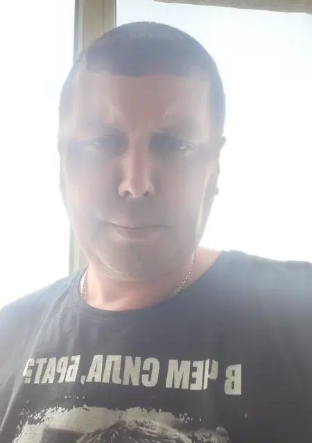 Я Александр, 40, из Зугрэса, ищу знакомства на одну ночь