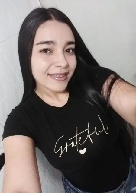Soy Xiomara, 24 años de Madrid, busco conocer gente para relación a largo plazo