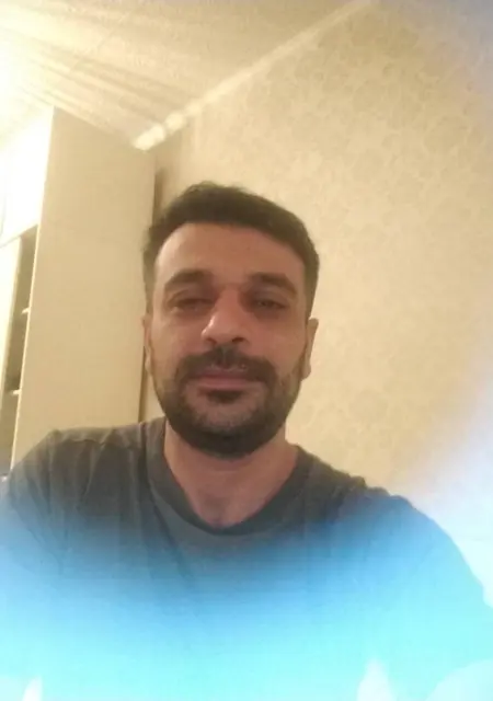 Soy Aleks, 36 años de Jerez de la Frontera, busco conocer gente para relación abierta