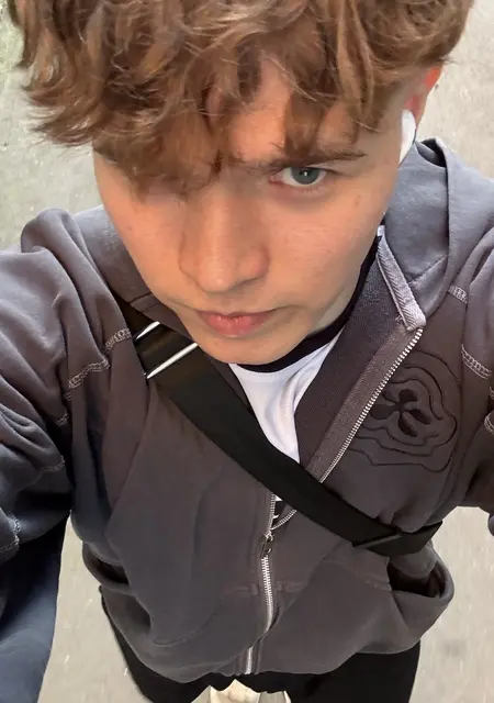 Я Андрей, 21, из Праги, ищу знакомство для постоянных отношений