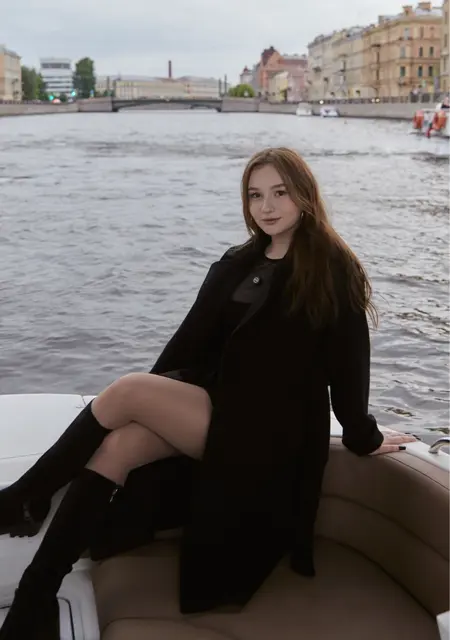 Я Милена, 20, из Амстердама, ищу знакомства без обязательств