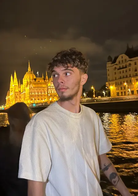 Soy Aleksandr, 18 años, conociéndome para relación sin ataduras en Lloret de Mar