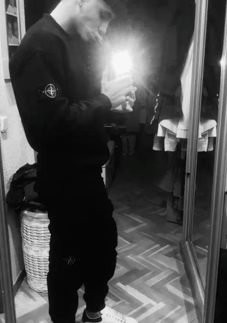 Soy Manu, 20 años de Madrid, busco conocer gente para relación sin ataduras