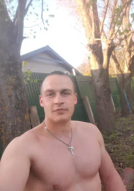 Я Вадик, 25, из Ивано-Франково, ищу знакомства без обязательств