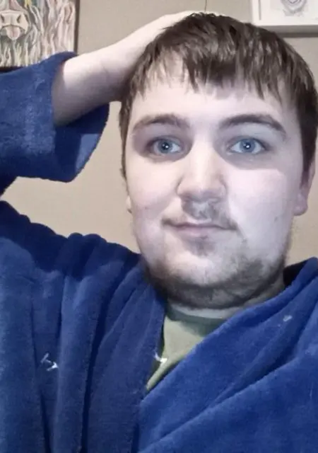 I'm Lee, 19, looking to meet in London