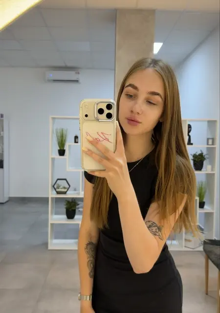 Карина из Киева, ищу на сайте общение