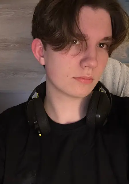 Я Денис, 18 років з Рівного, шукаю знайомство для дружби