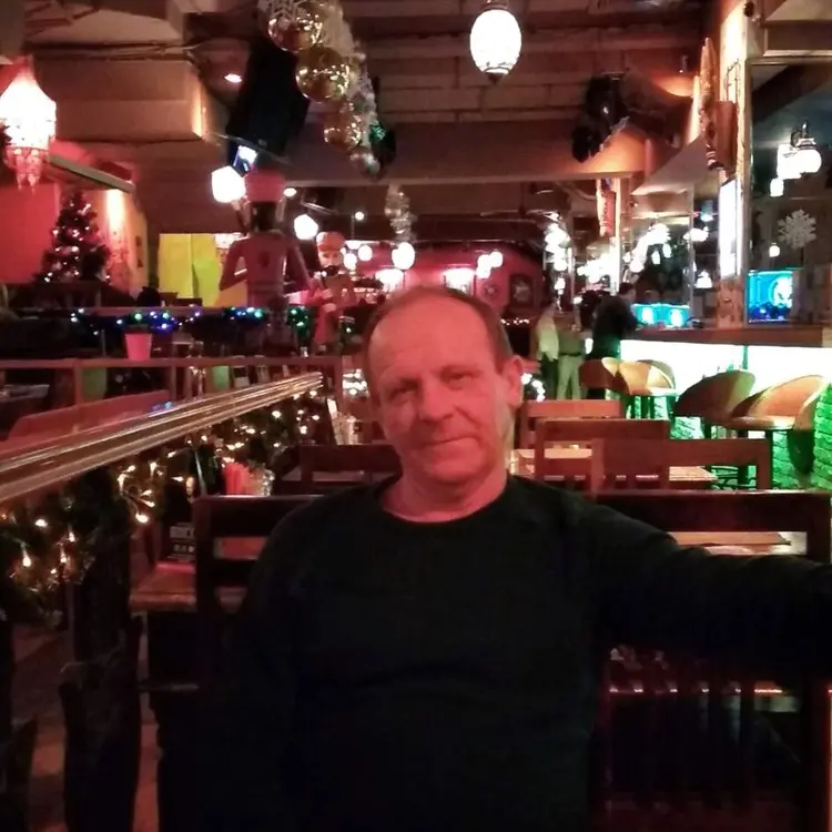 Николай из Симферополя, мне 56, познакомлюсь для секса на одну ночь