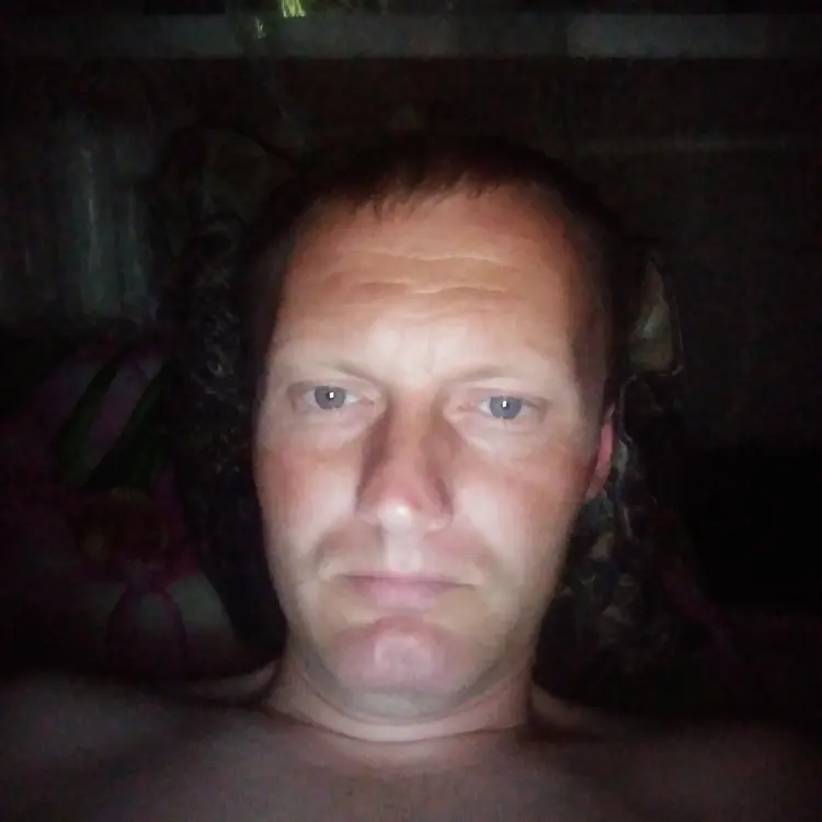 Андрей из Клецка, мне 32, познакомлюсь для регулярного секса