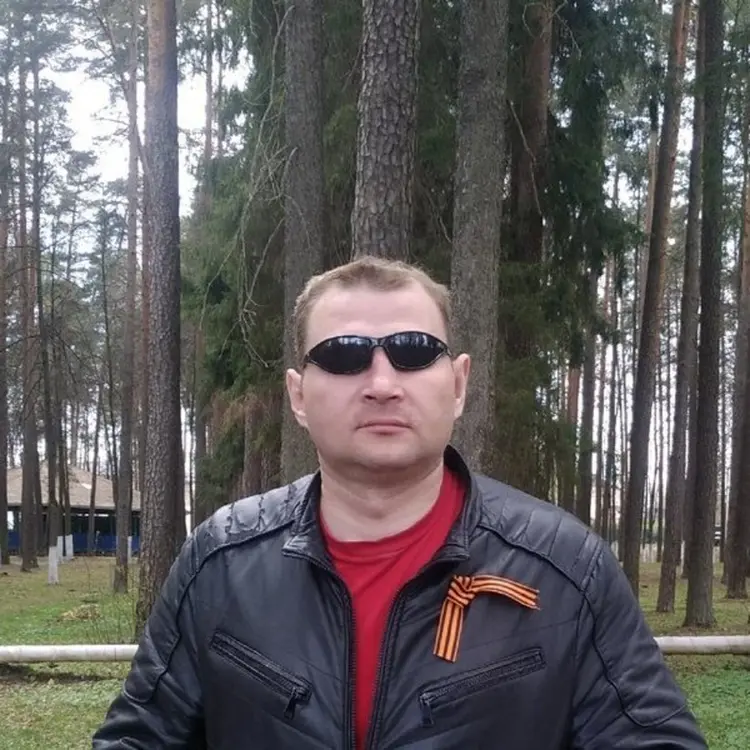 Я Анатолий, 41, из Окуловки, ищу знакомство для приятного времяпровождения