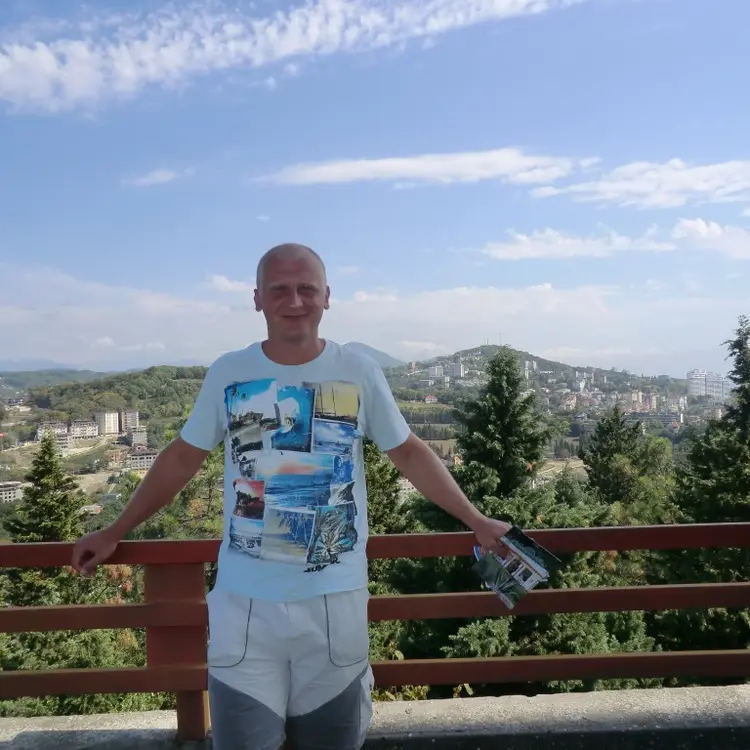 Я Николай, 43, знакомлюсь для секса на одну ночь в Сланцах