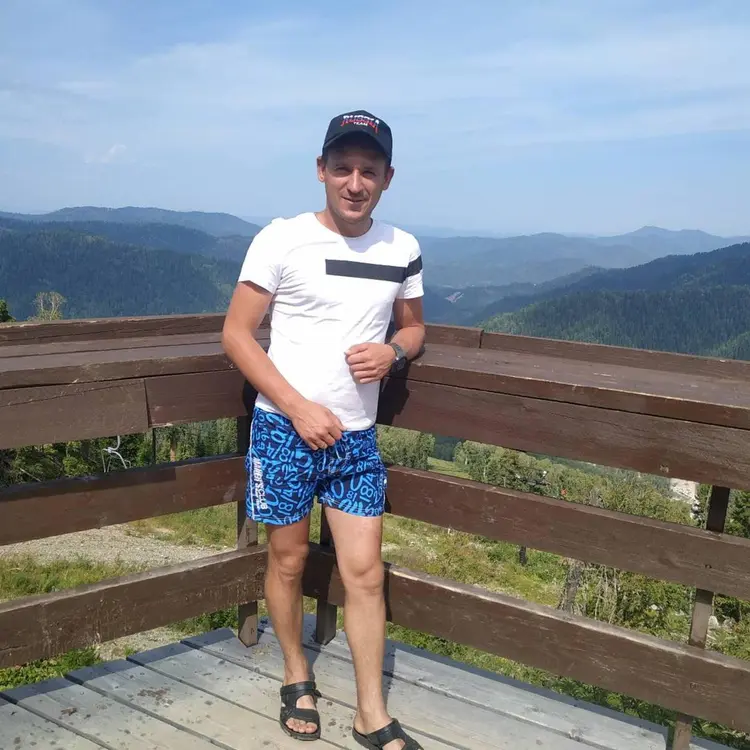Я Сергей, 30, из Луганска, ищу знакомство для приятного времяпровождения