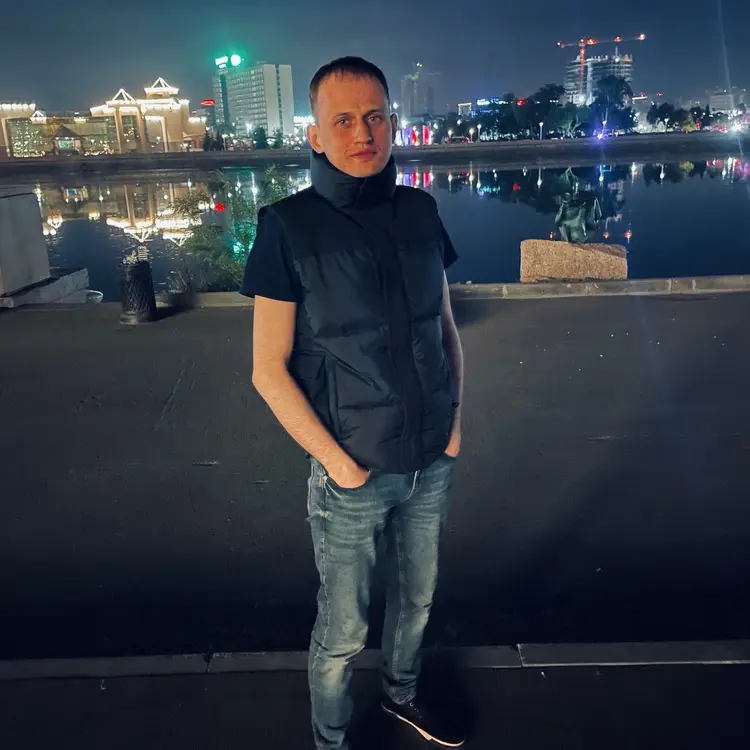 Я Владислав, 28, из Москвы, ищу знакомство для регулярного секса