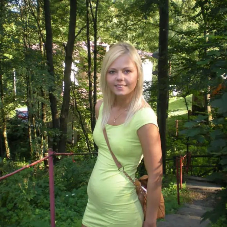 Я Елена, 18, знакомлюсь для постоянных отношений в Казани