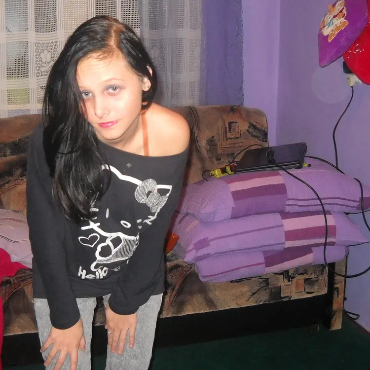 Василиса из Нытвы, мне 18, познакомлюсь для секса на одну ночь