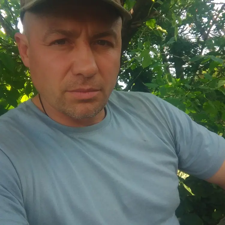 Роман из Донецка, мне 40, познакомлюсь для приятного времяпровождения