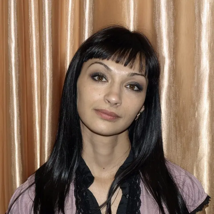 Алиса из Минска, ищу на сайте виртуальный секс