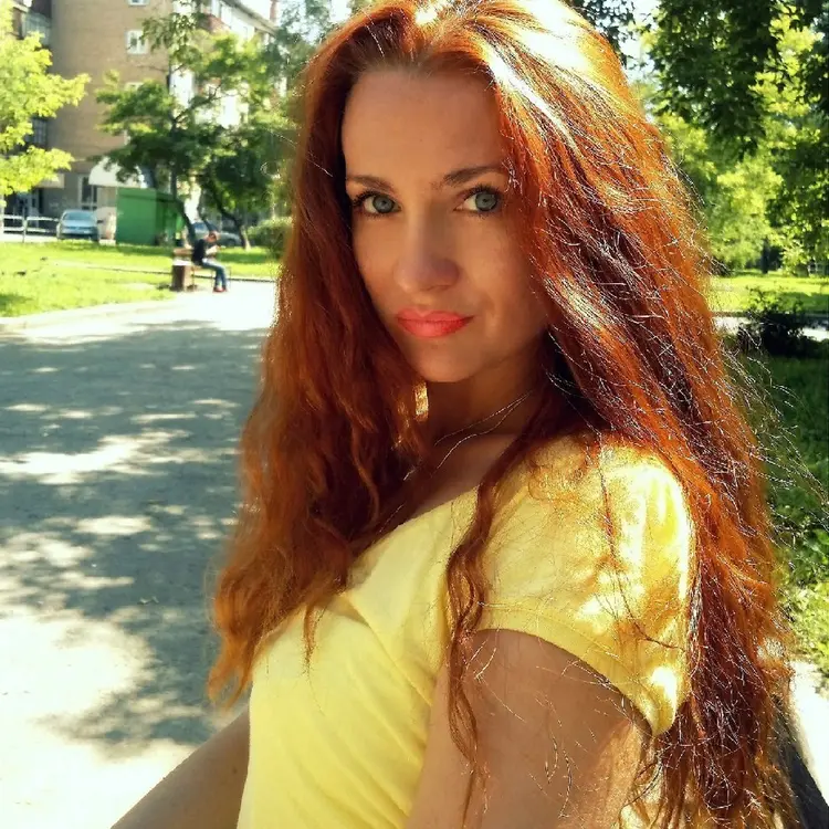 Александра из Донецка, мне 37, познакомлюсь для виртуального секса