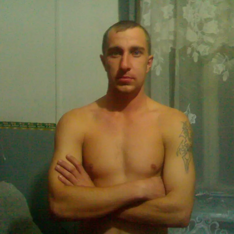 Я Сергей, 36, знакомлюсь для секса на одну ночь в Бийске