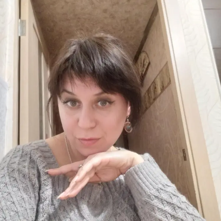 Я Веллари, 37, из Омска, ищу знакомство для приятного времяпровождения