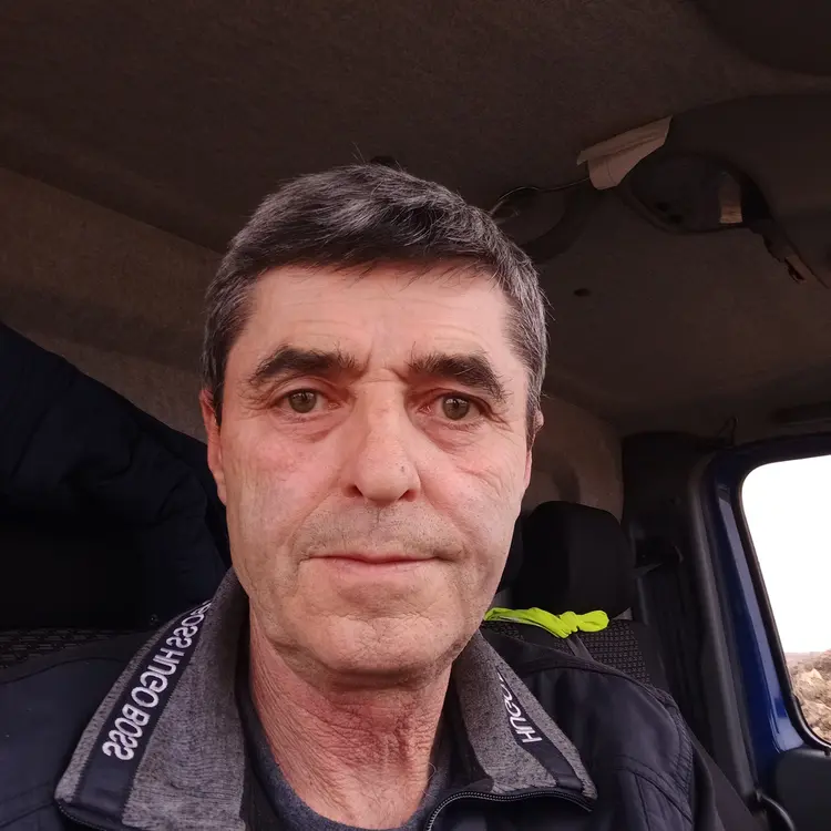 Я Геннадий, 79, из Донецка, ищу знакомство для постоянных отношений