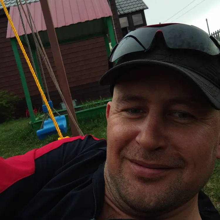 Я Виталя, 36, из Омска, ищу знакомство для открытые отношения