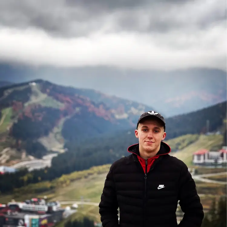 Я Олександр, 20, из Тернополя, ищу знакомство для совместных путешествий