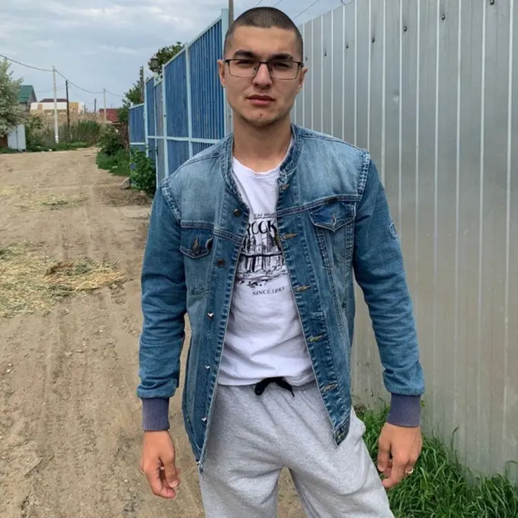 Я Рашит, 19, из Астрахани, ищу знакомство для общения