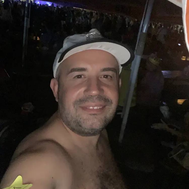 Я Михаил, 44, из Ясиноватой, ищу знакомство для секса на одну ночь