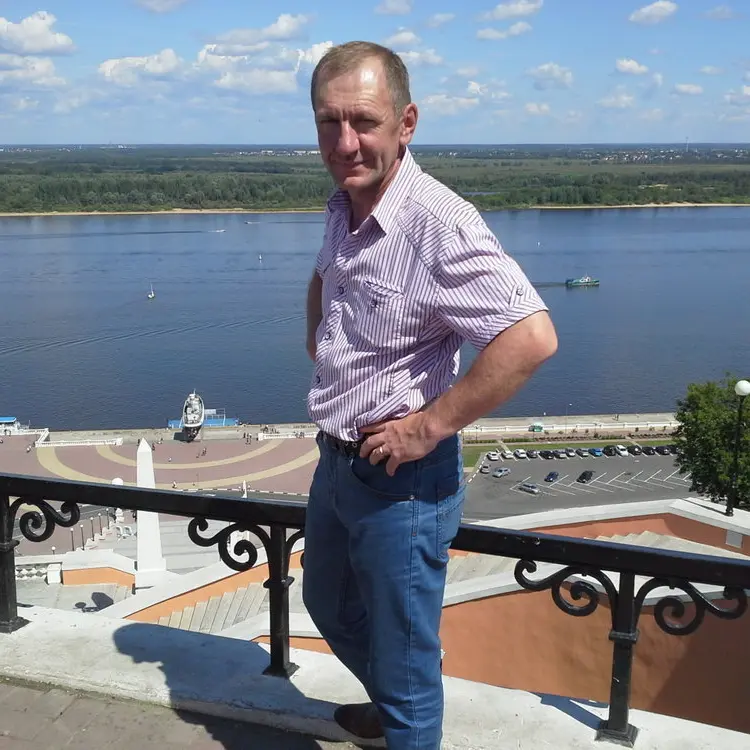 Я Владимир, 51, из Сарова, ищу знакомство для секса на одну ночь