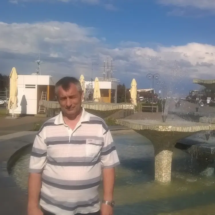Я Сергей, 61, из Санкт-Петербурга, ищу знакомство для приятного времяпровождения