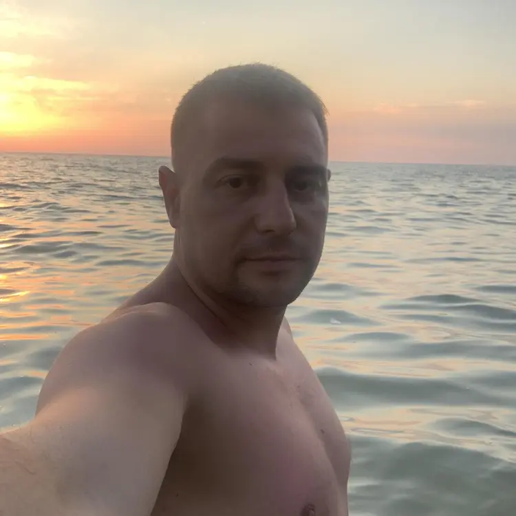 Я Артём, 41, знакомлюсь для секса на одну ночь в Севастополе