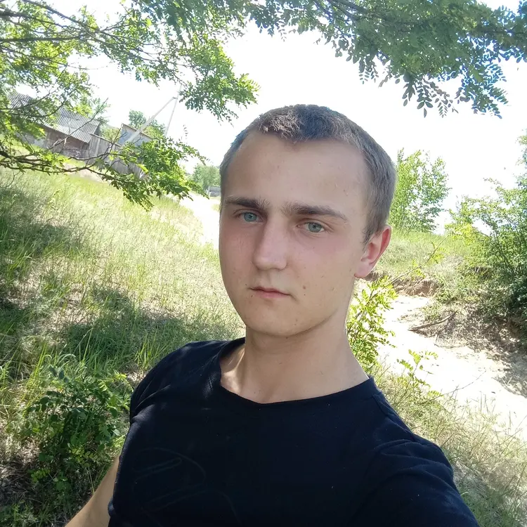 Я Святослав, 23, из Ровно, ищу знакомство для дружбы