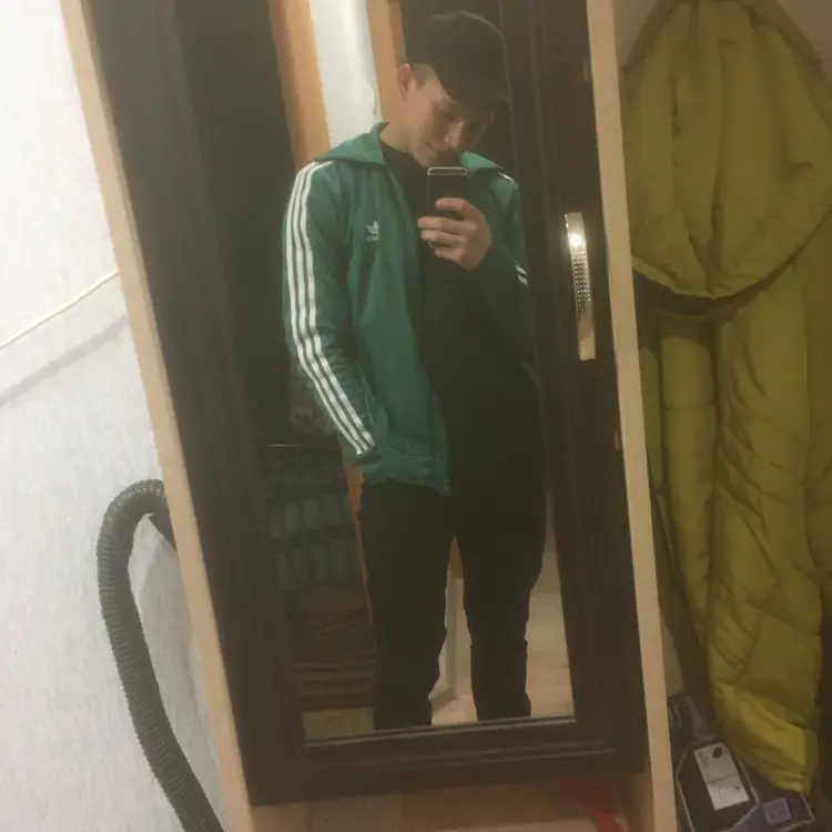 Я Алексей, 23, из Смоленска, ищу знакомство для секса на одну ночь