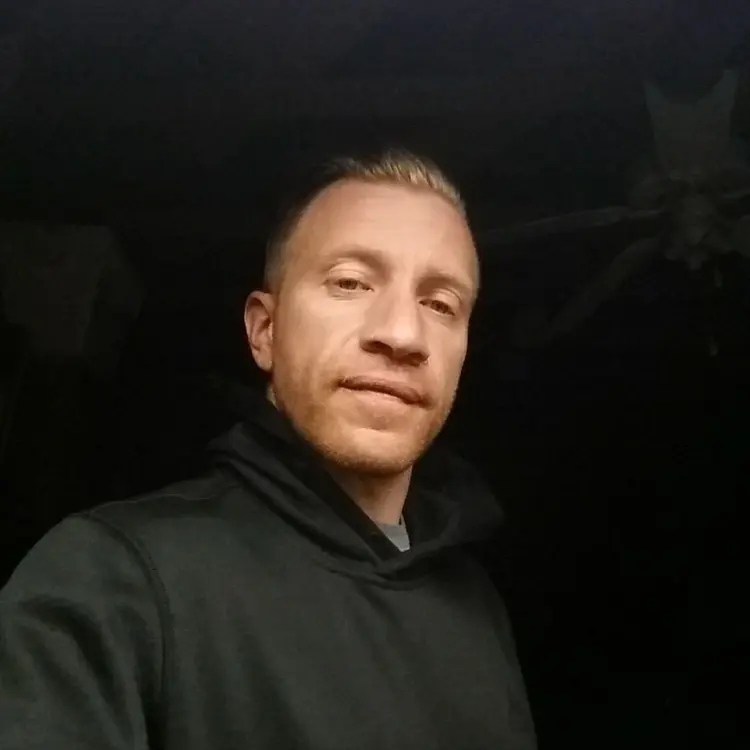 Сергей из Луганска, мне 44, познакомлюсь для секса на одну ночь