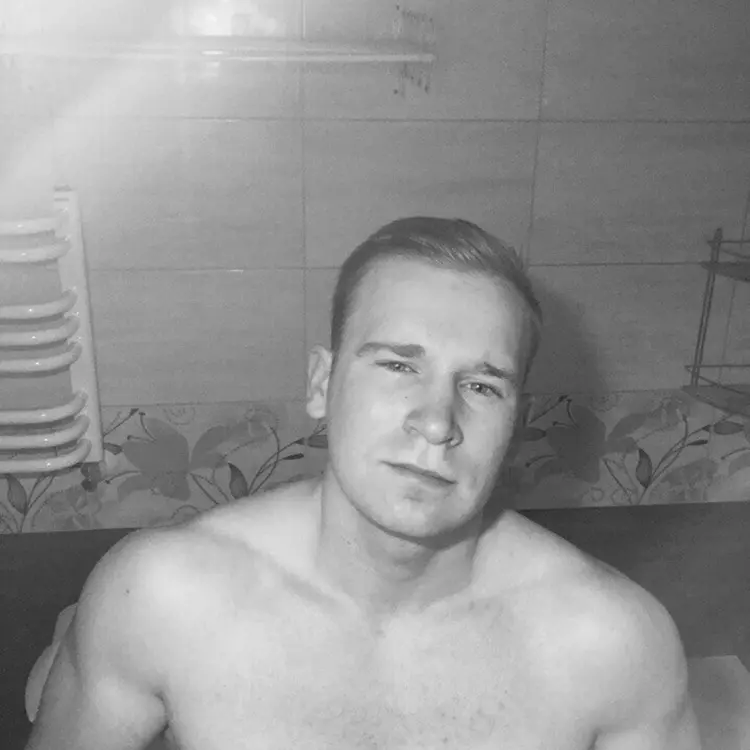 Я Артём, 28, знакомлюсь для регулярного секса в Великом Новгороде