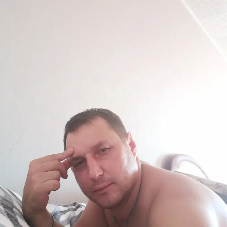 Я Валерий, 36, знакомлюсь для регулярного секса в Лисаковске