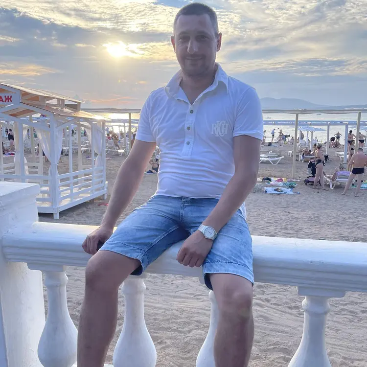 Мы Артём, 36, из Иванова, ищу знакомство для приятного времяпровождения