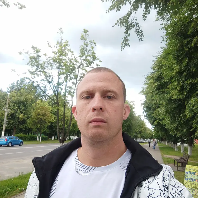 Я Артём, 33, из Бобруйска, ищу знакомство для секса на одну ночь