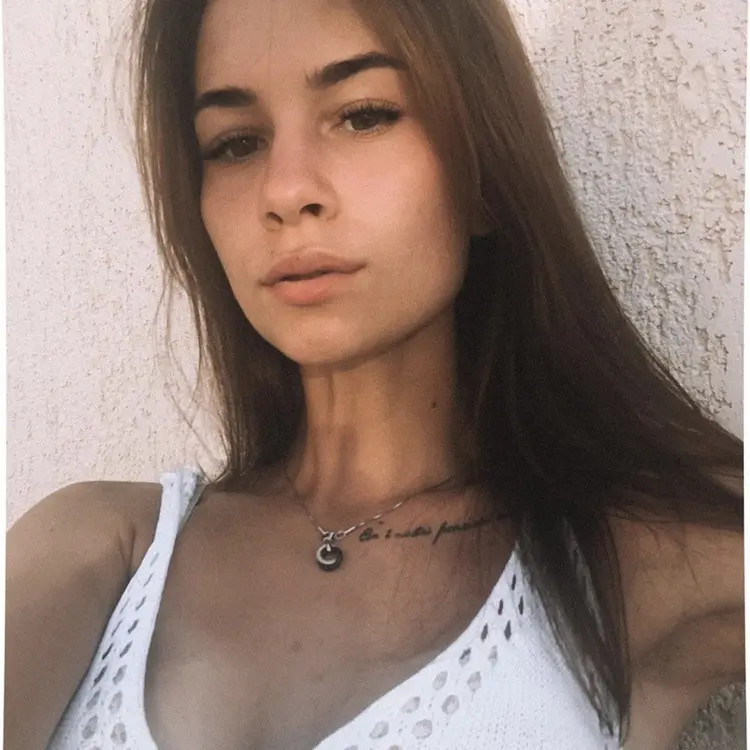 Юлия из Новосибирска, мне 21, познакомлюсь для виртуального секса