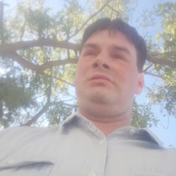 Я Дмитрий, 27, из Севастополя, ищу знакомство для приятного времяпровождения