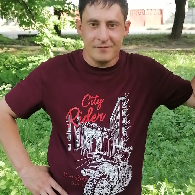 Я Вадим, 39, знакомлюсь для регулярного секса в Барановичах