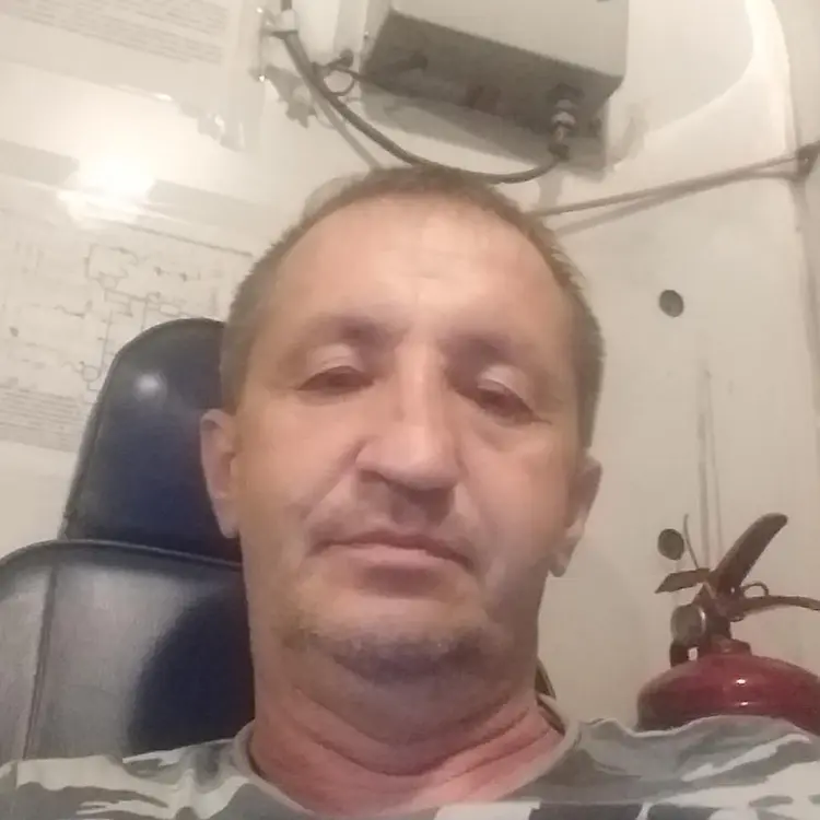 Я Андрей, 54, из Эльбана, ищу знакомство для секса на одну ночь