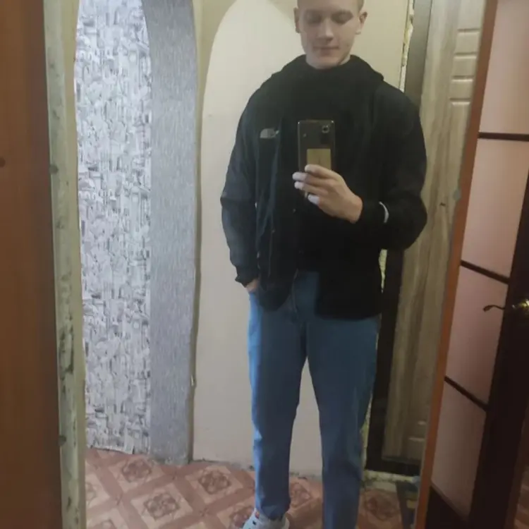 Я Олег, 21, из Борисова, ищу знакомство для регулярного секса