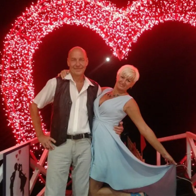 Мы Елена И Андрей, 44, знакомлюсь для приятного времяпровождения в Мариуполе