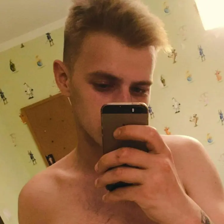 Максим из Новограда-Волынского, мне 23, познакомлюсь для регулярного секса